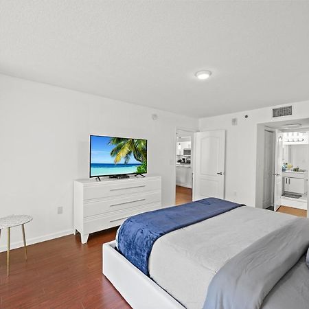 Amazing Condo With Free Parking In Brickell Miami Exterior photo
