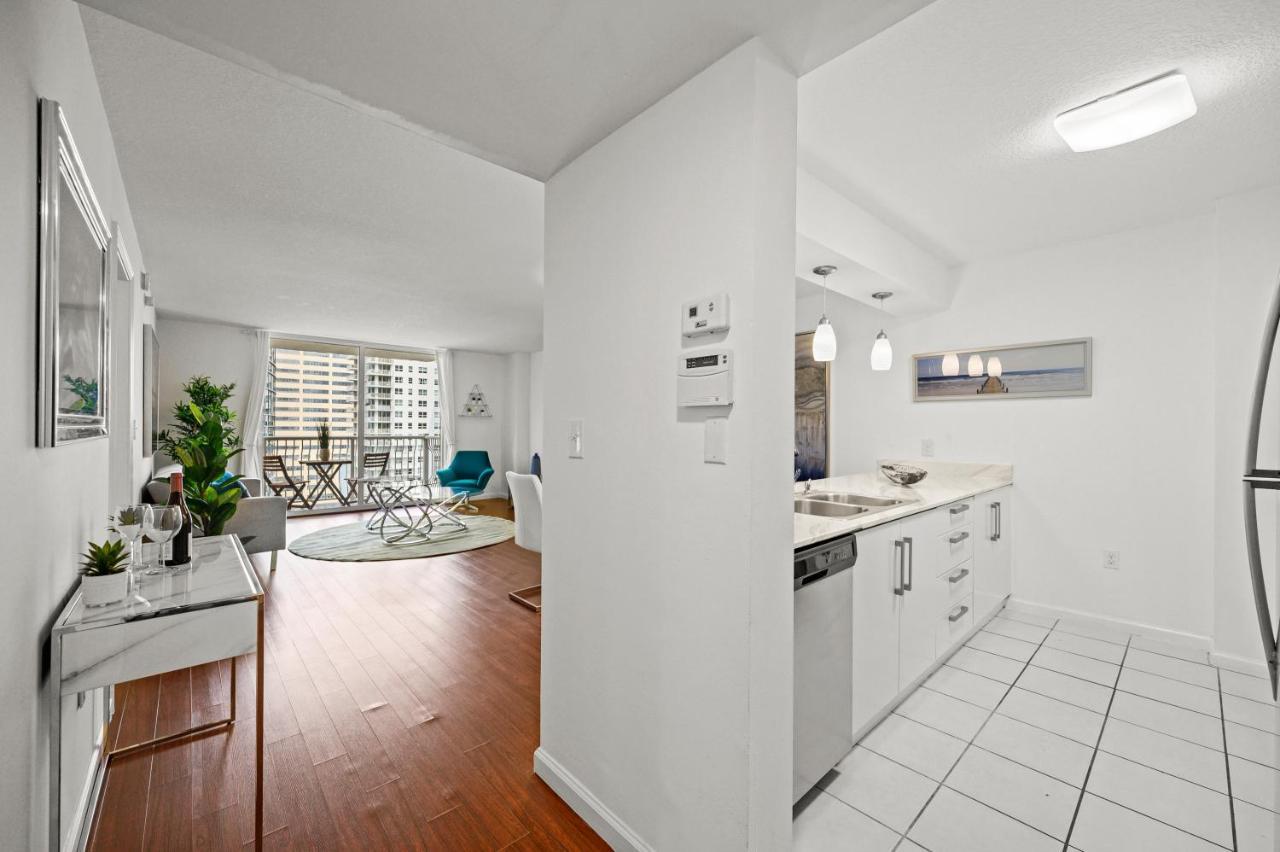 Amazing Condo With Free Parking In Brickell Miami Exterior photo
